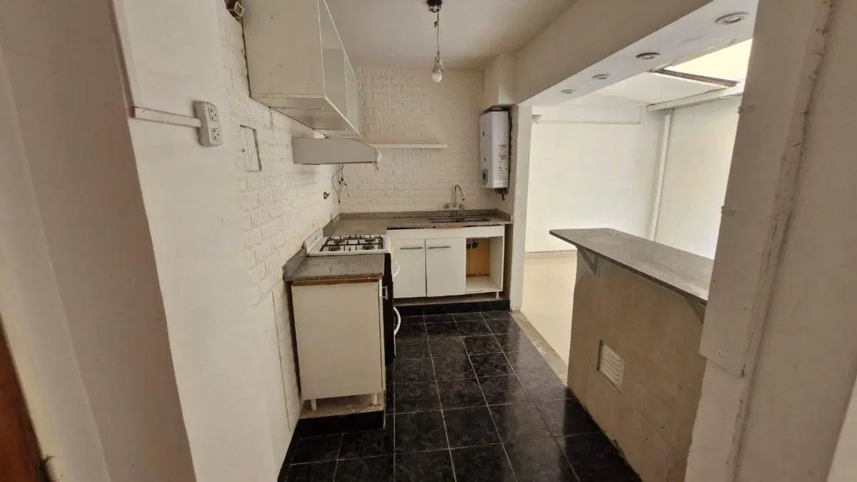 VENTA DPTO 100MTS A REFORMAR PATIO PARRILLA FLORES 3