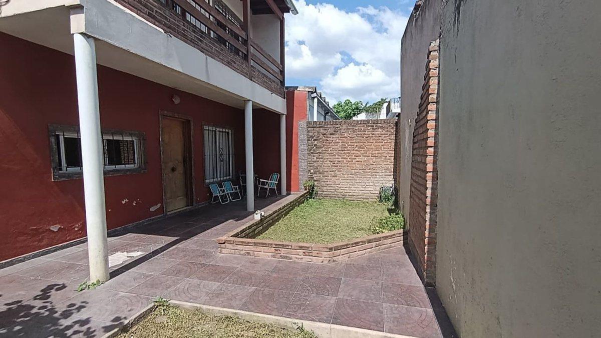 CASA 5 AMB VENTA MORENO MULTIFAMILIAR + 3 DPTOS
