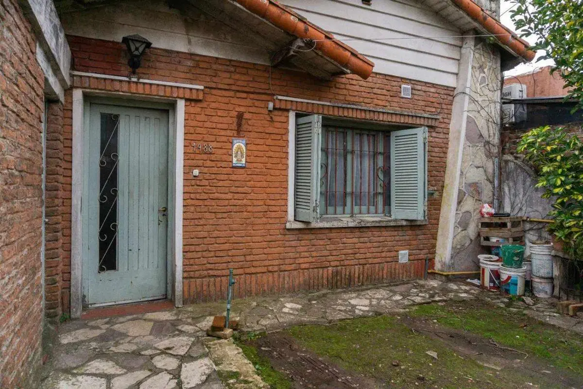 Casa 4 amb. con lote propio y gran fondo - Quilmes 5