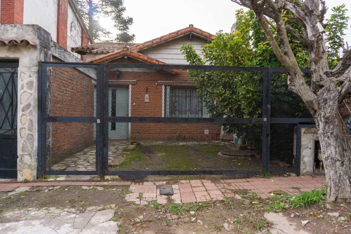 Casa 4 amb. con lote propio y gran fondo - Quilmes