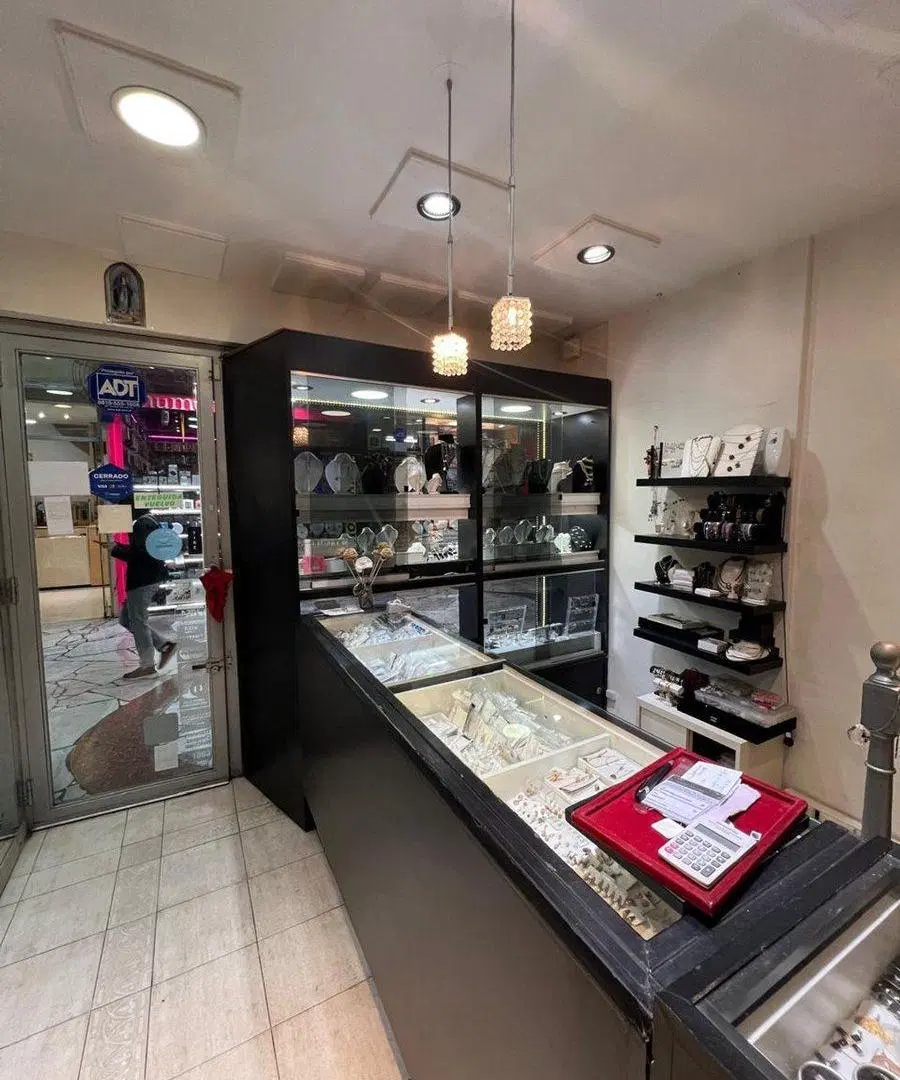 VENTA DE LOCAL COMERCIAL EN AV CABILDO BELGRANO 5