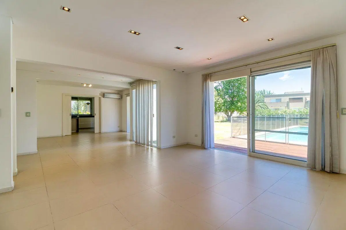 Casa en venta 6 ambientes en Barrio Terravista 5