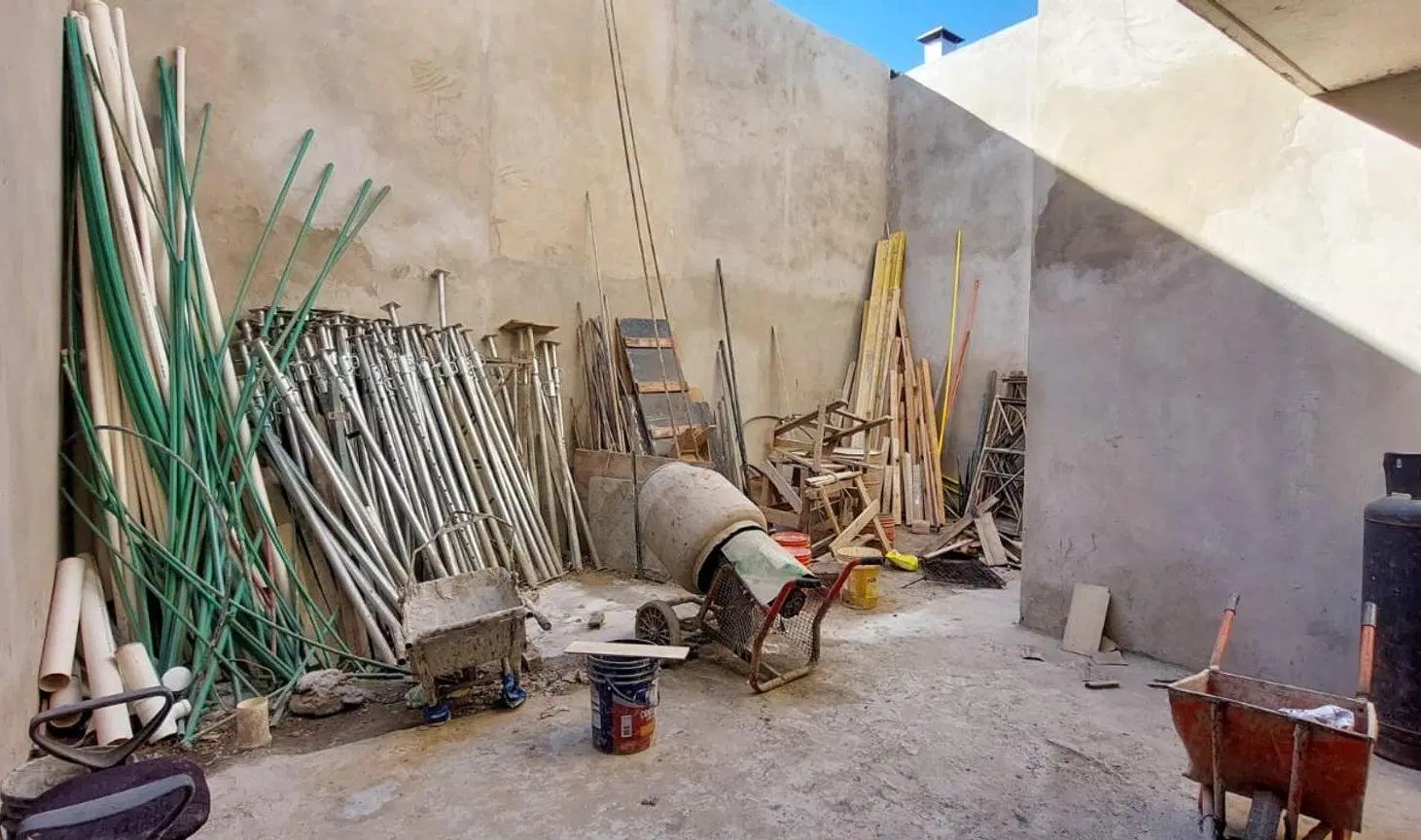 VENTA 3 AMBIENTES y PATIO a estrenar Monte Castro 5