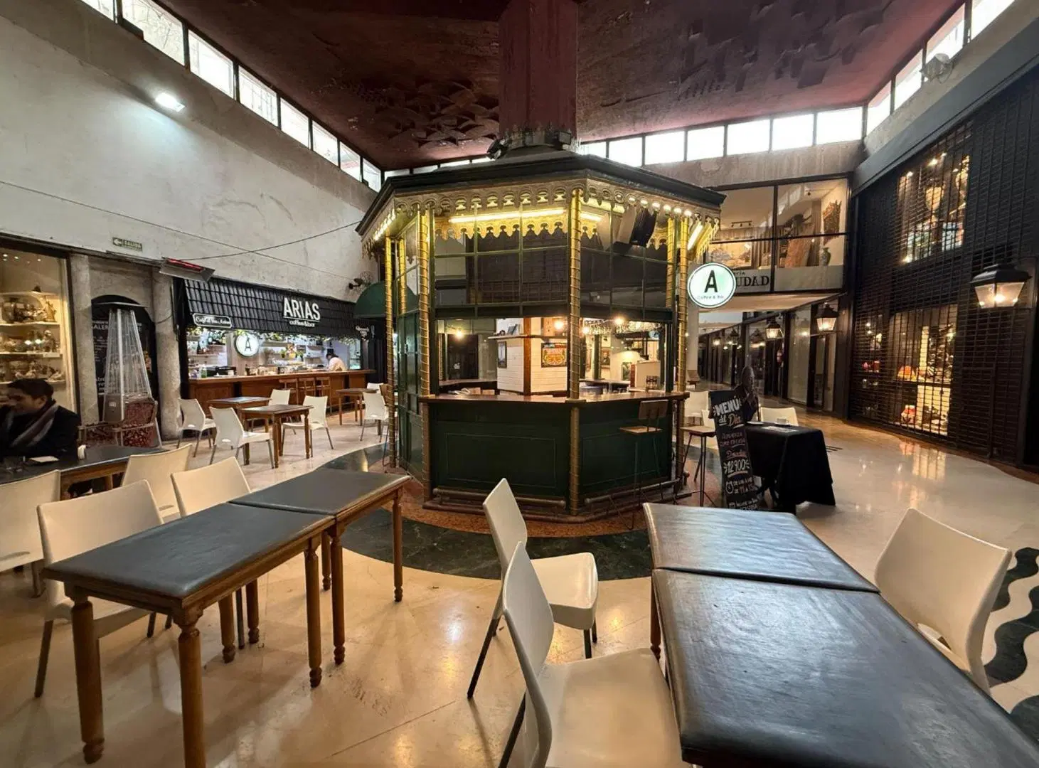 VENTA BAR EN GALERIA DEL ESTE- PERMUTA 4