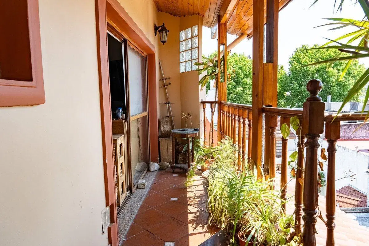 CASA 7 AMBIENTES VENTA DEVOTO PERMUTA ASCENSOR 4