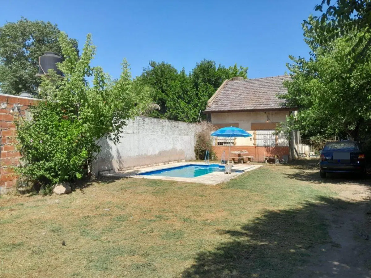 VENTA CASA CON PILETA A REFACCIONAR GRAL RODRIGUEZ 2