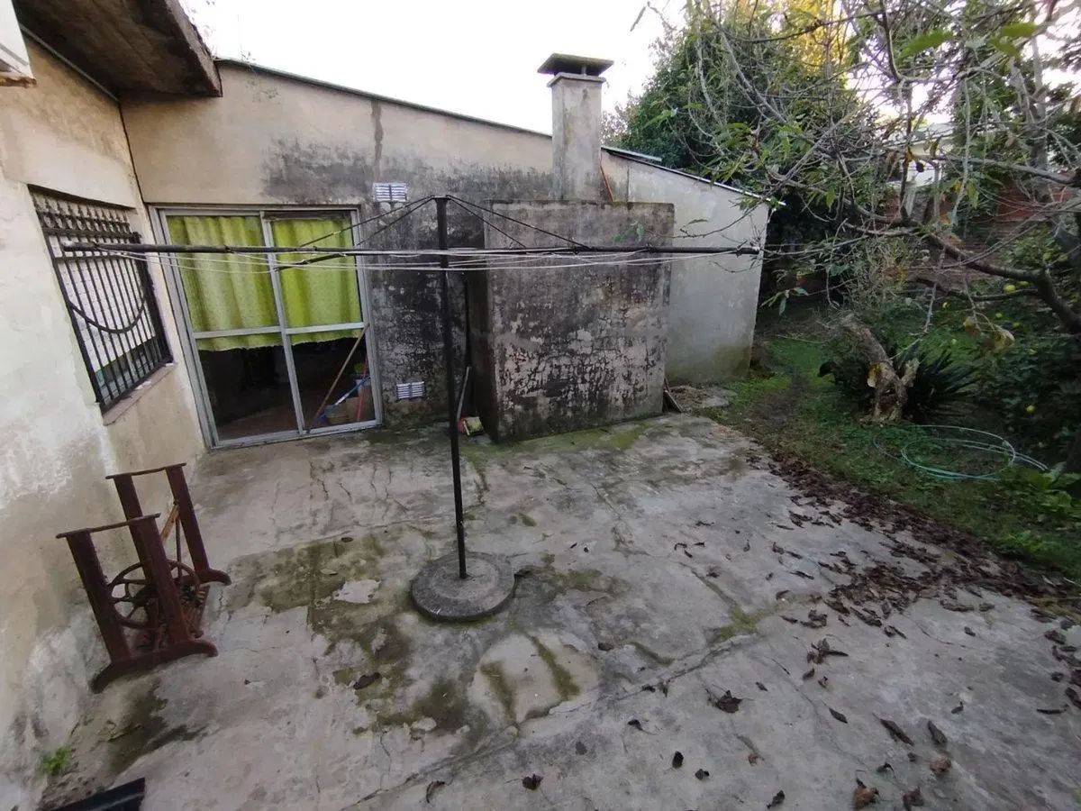 CASA en VENTA CON LOCAL COMERCIAL / LOTE de 254 MT 8