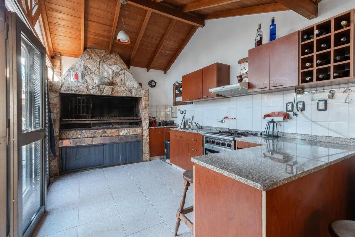VENTA HERMOSA CASA VILLA ARIZA PILETA QUINCHO 4
