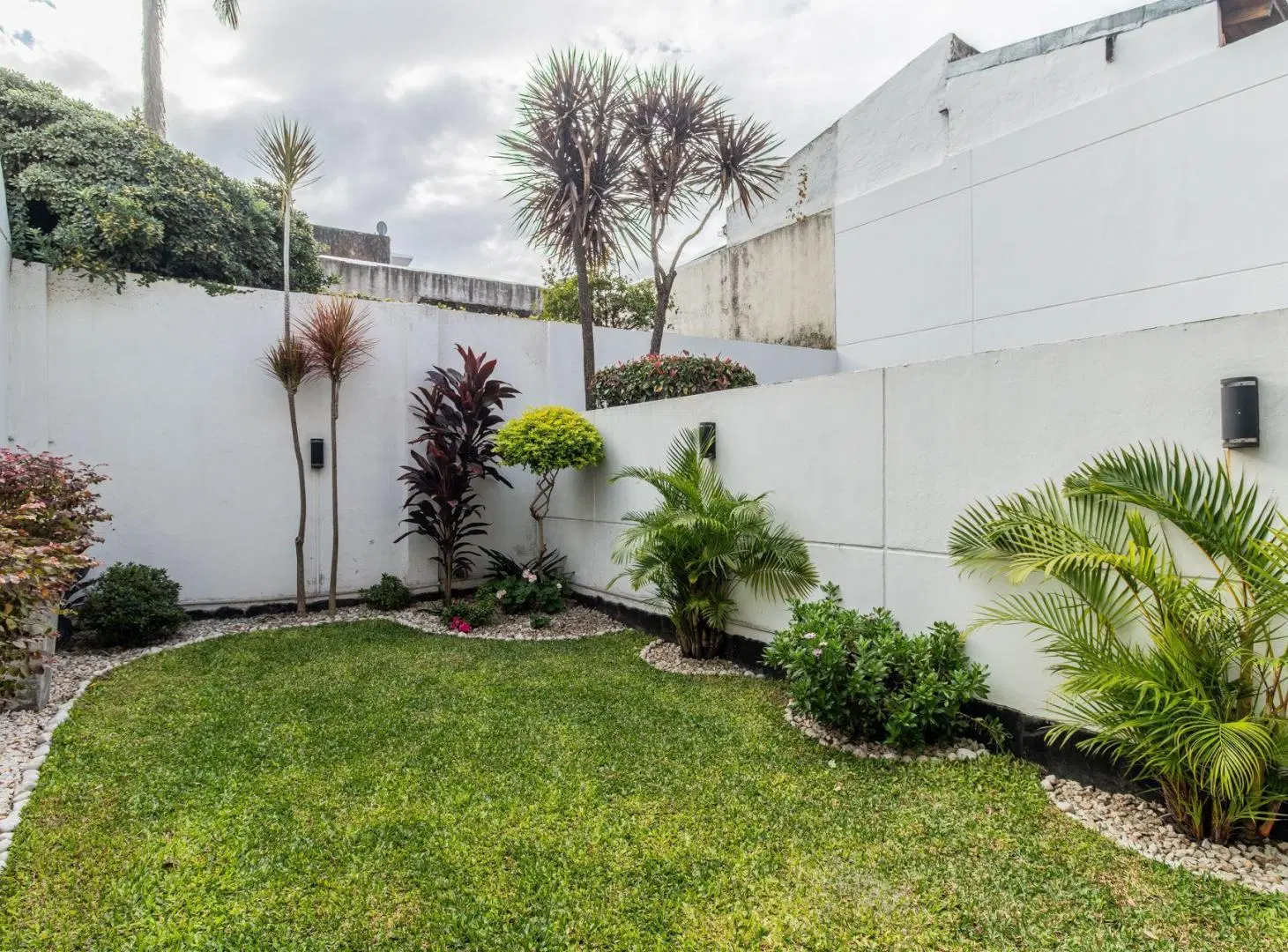 VENTA DUPLEX 5amb JARDIN PARRILLA COCHERA DOBLE 5