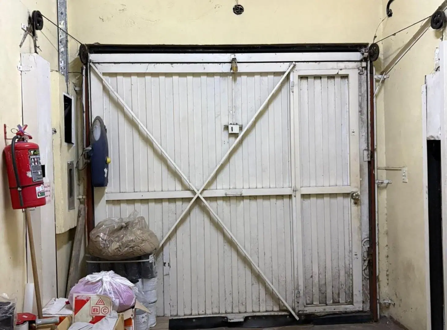 Venta Deposito 350m2 a metros Gral Paz Caba 3