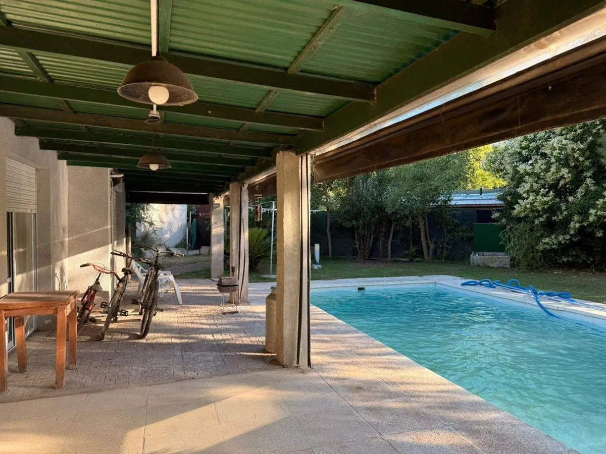 VENTA Casa Cuatro Ambientes en Lomas Altas 1