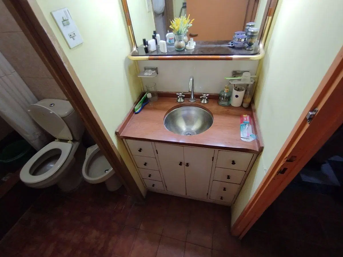 CASA EN VENTA 4 AMB CON LOCAL, PATIO  Y COCHERA 5