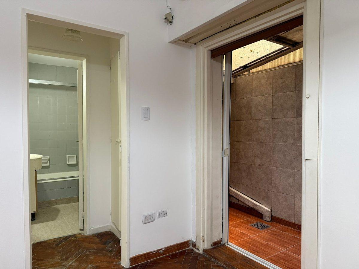 Foto de VENTA DEPARTAMENTO 2 AMB CON PATIO EN BELGRANO R., imagen 2