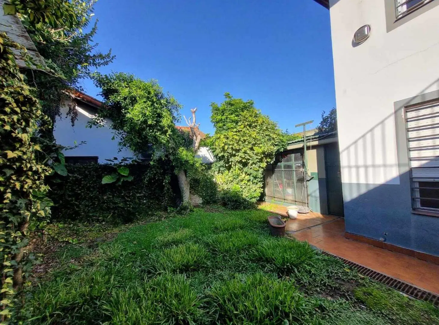 CASA CHALET EN VENTA 4 AMBIENTES COCHERA BURZACO 8