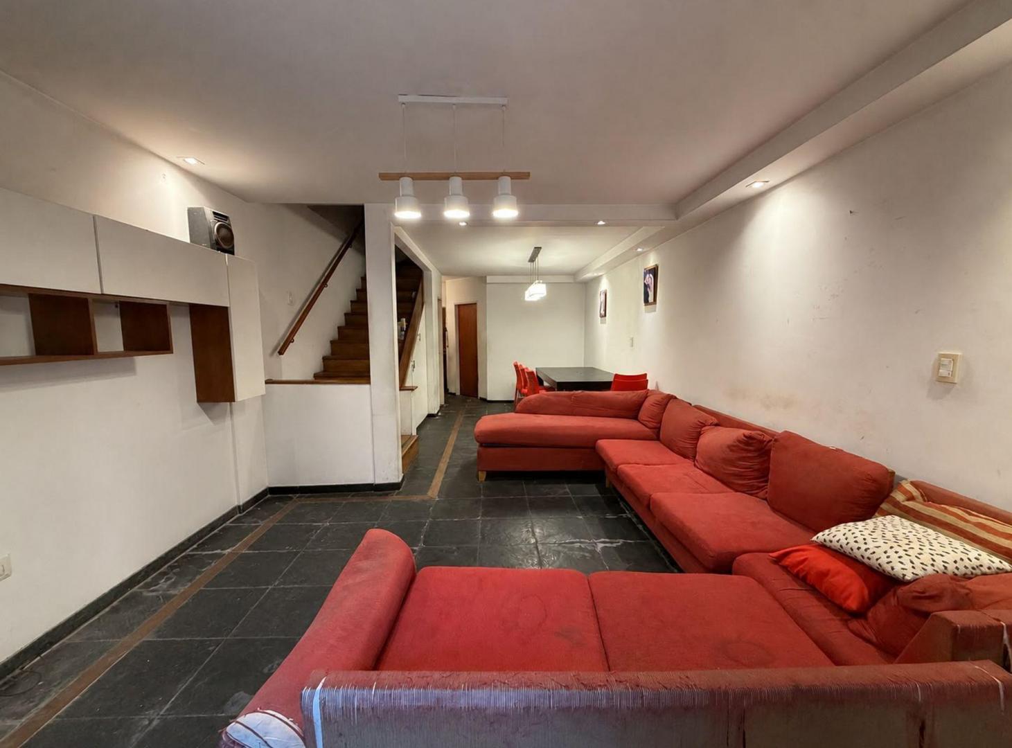 Foto de VENTA TRIPLEX 5 AMB COCHERA APTO CRÉDITO V URQUIZA, imagen 1