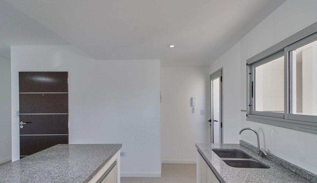 Foto de VENTA DEPTO 2 AMB. EN V. URQUIZA C/ BALCON Y PATIO, imagen 2
