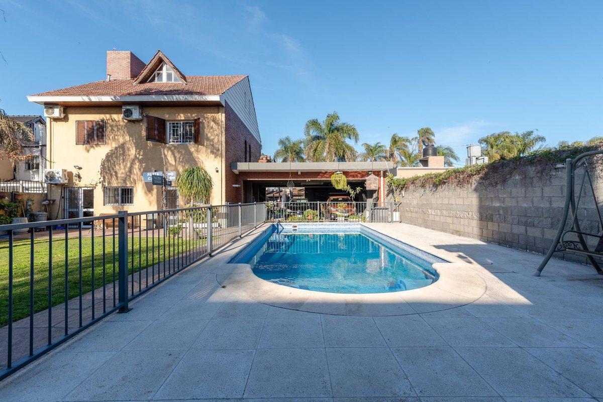 Foto de VENTA HERMOSA CASA VILLA ARIZA PILETA QUINCHO, imagen 1