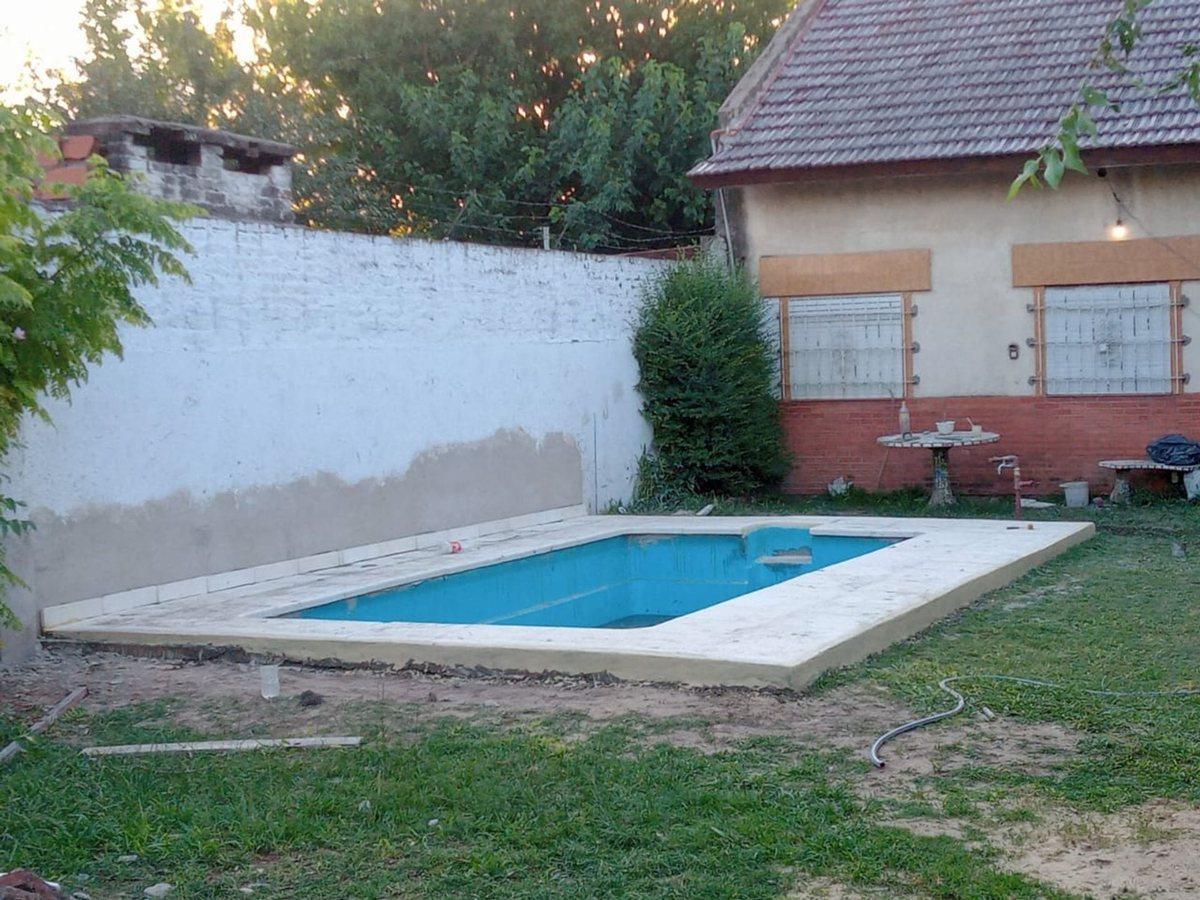 Foto de VENTA CASA CON PILETA A REFACCIONAR GRAL RODRIGUEZ, imagen 3