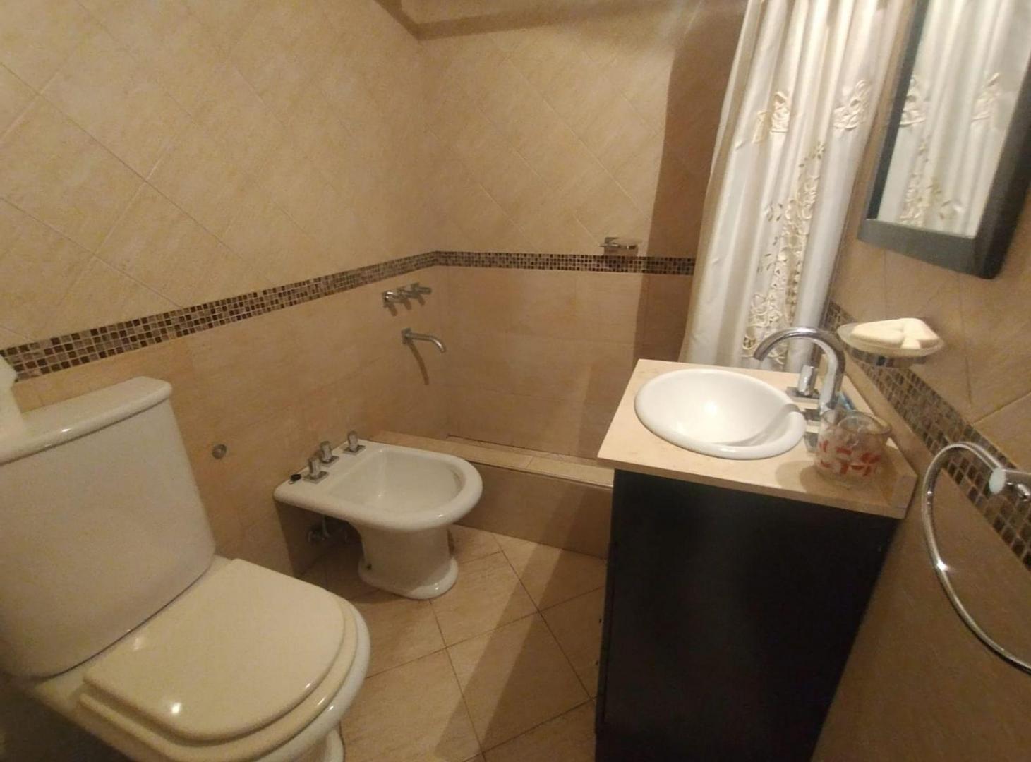 Foto de VENTA CASA 5 AMBIENTES PARQUE PILETA HAEDO, imagen 3