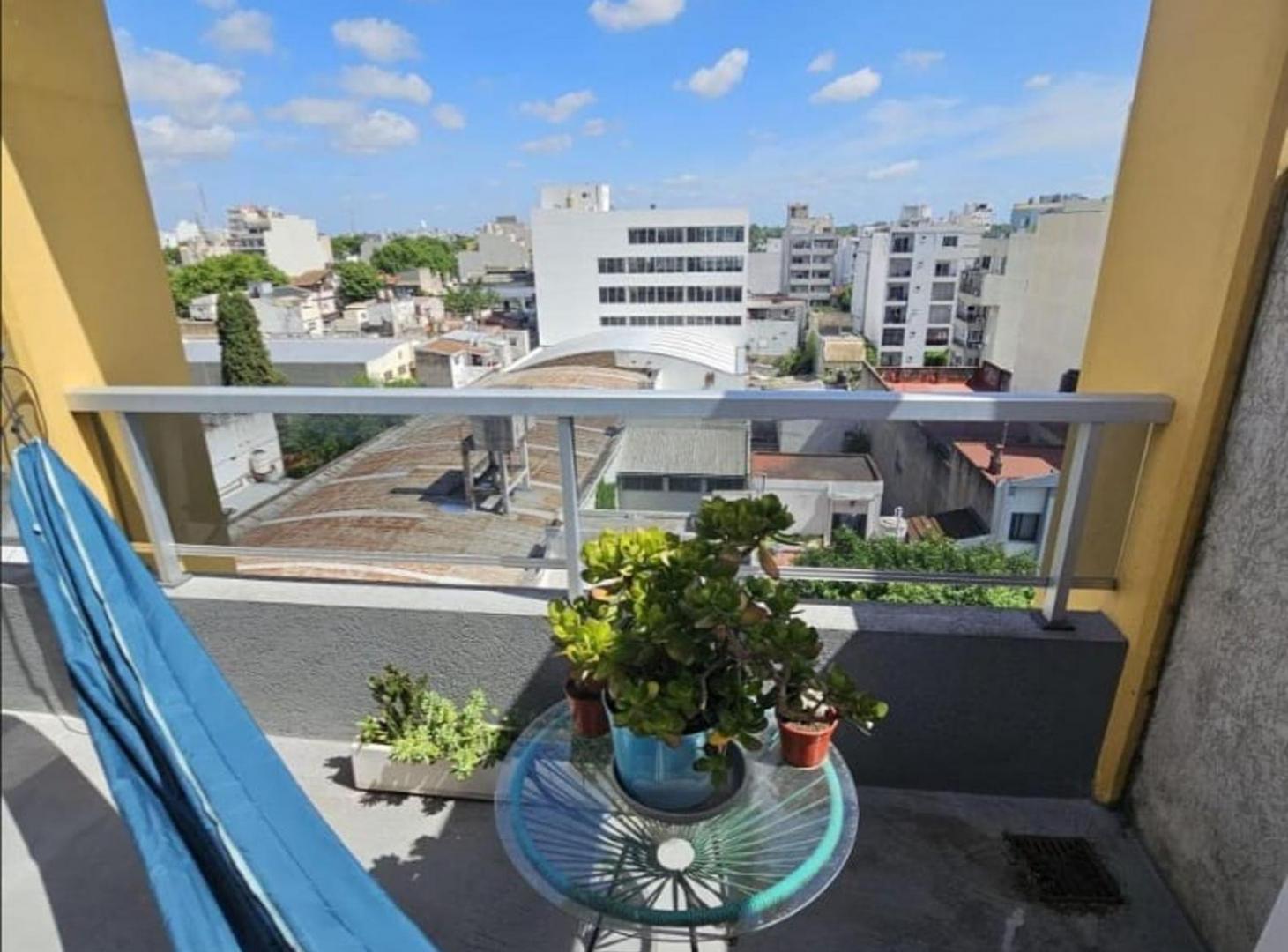 Foto de VENTA DÚPLEX 2 AMB V. DEVOTO 2 BAÑOS Y 2 BALCONES, imagen 1