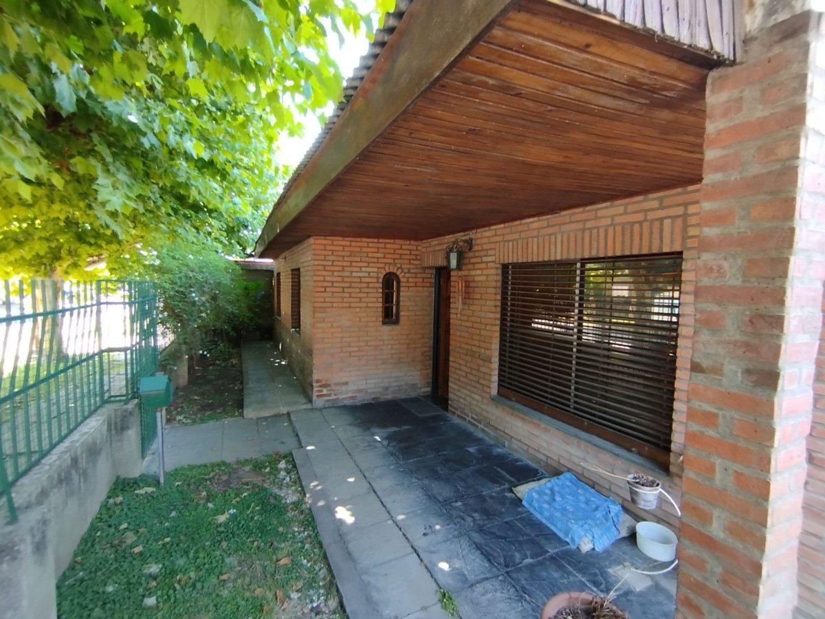 Foto de CASA EN VENTA 4 AMB CON LOCAL, PATIO Y COCHERA, imagen 3