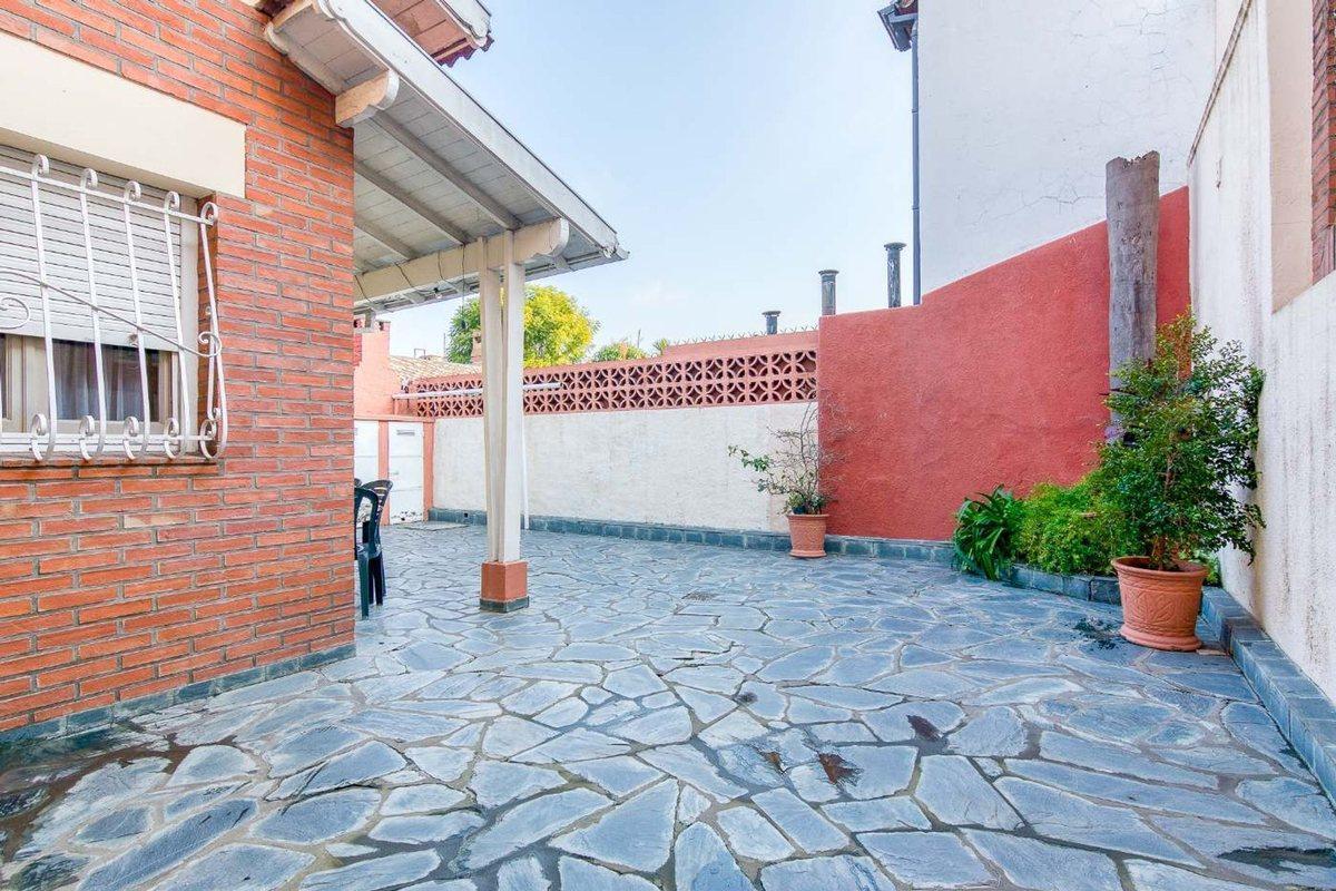 Foto de Venta Chalet 4 amb. B° Güemes HAEDO Acepta Permuta, imagen 5