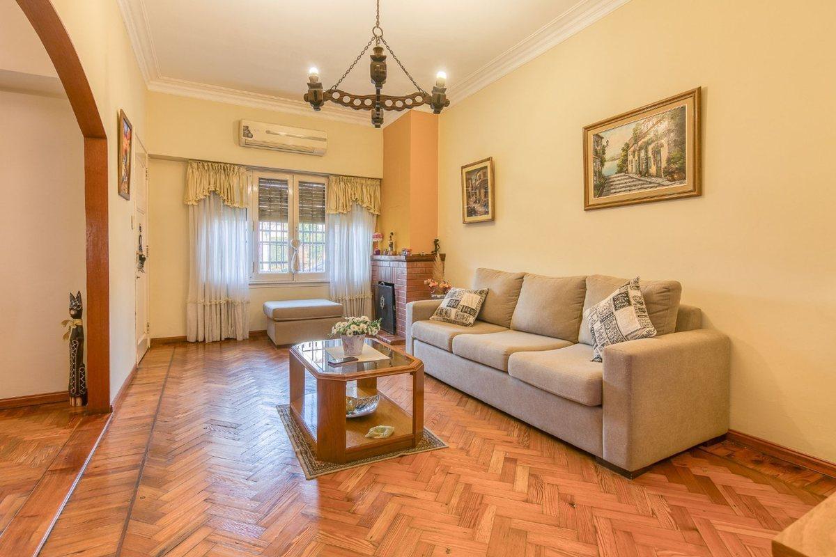 Foto de Venta Chalet 4 amb. B° Güemes HAEDO Acepta Permuta, imagen 4