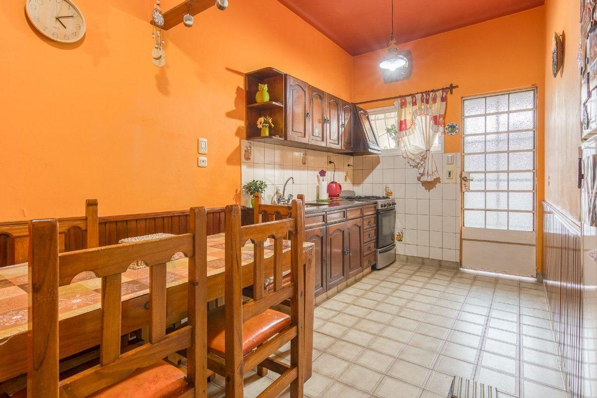 Foto de Venta Chalet 4 amb. B° Güemes HAEDO Acepta Permuta, imagen 2