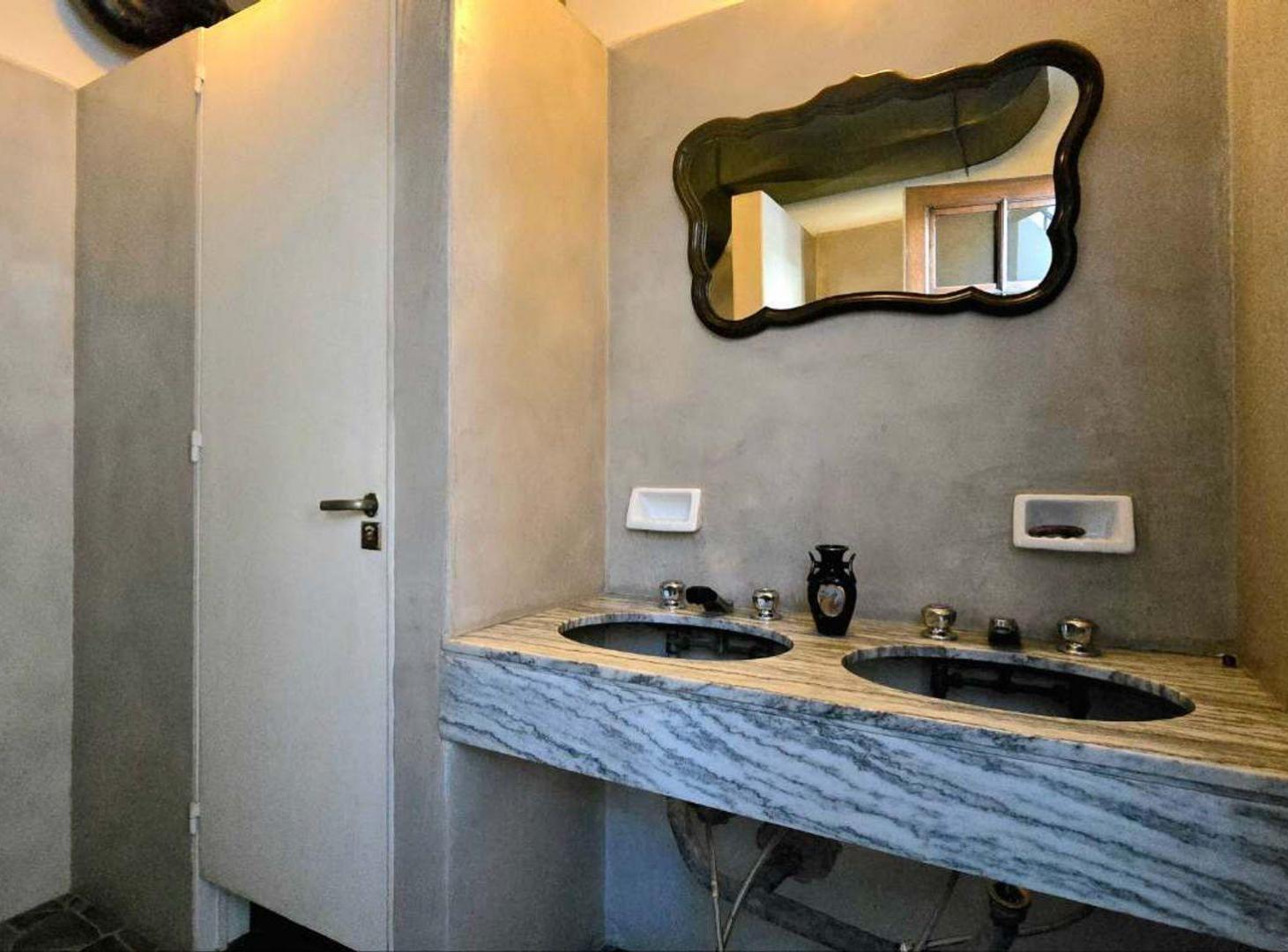 Foto de VENTA GALPÓN CON OFICINAS BARRACAS, imagen 2