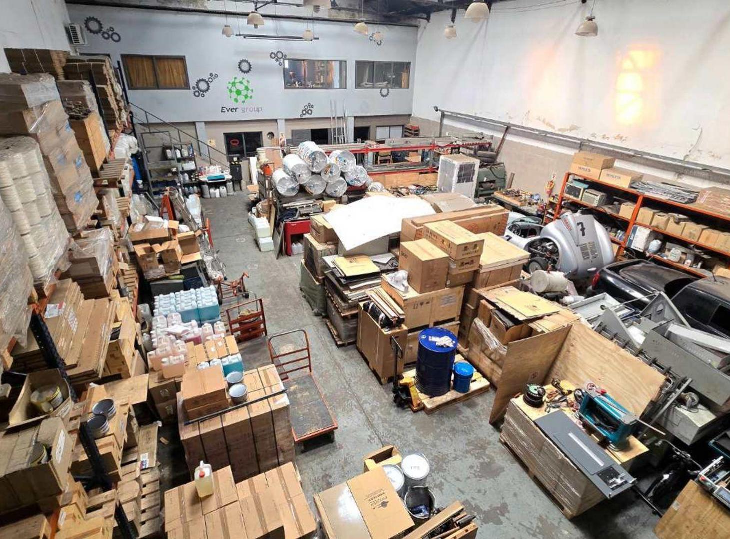 Foto de VENTA GALPÓN CON OFICINAS BARRACAS, imagen 1