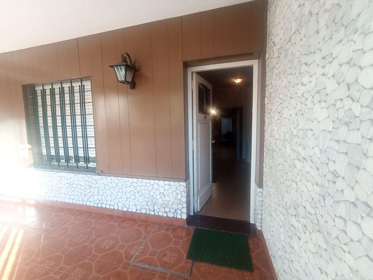 Foto de VENTA CASA 3 AMBIENTES + CASA EN LOMAS DEL MIRADOR, imagen 1