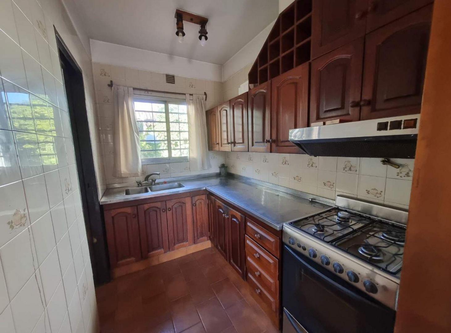 Foto de CASA CHALET EN VENTA 4 AMBIENTES COCHERA BURZACO, imagen 4