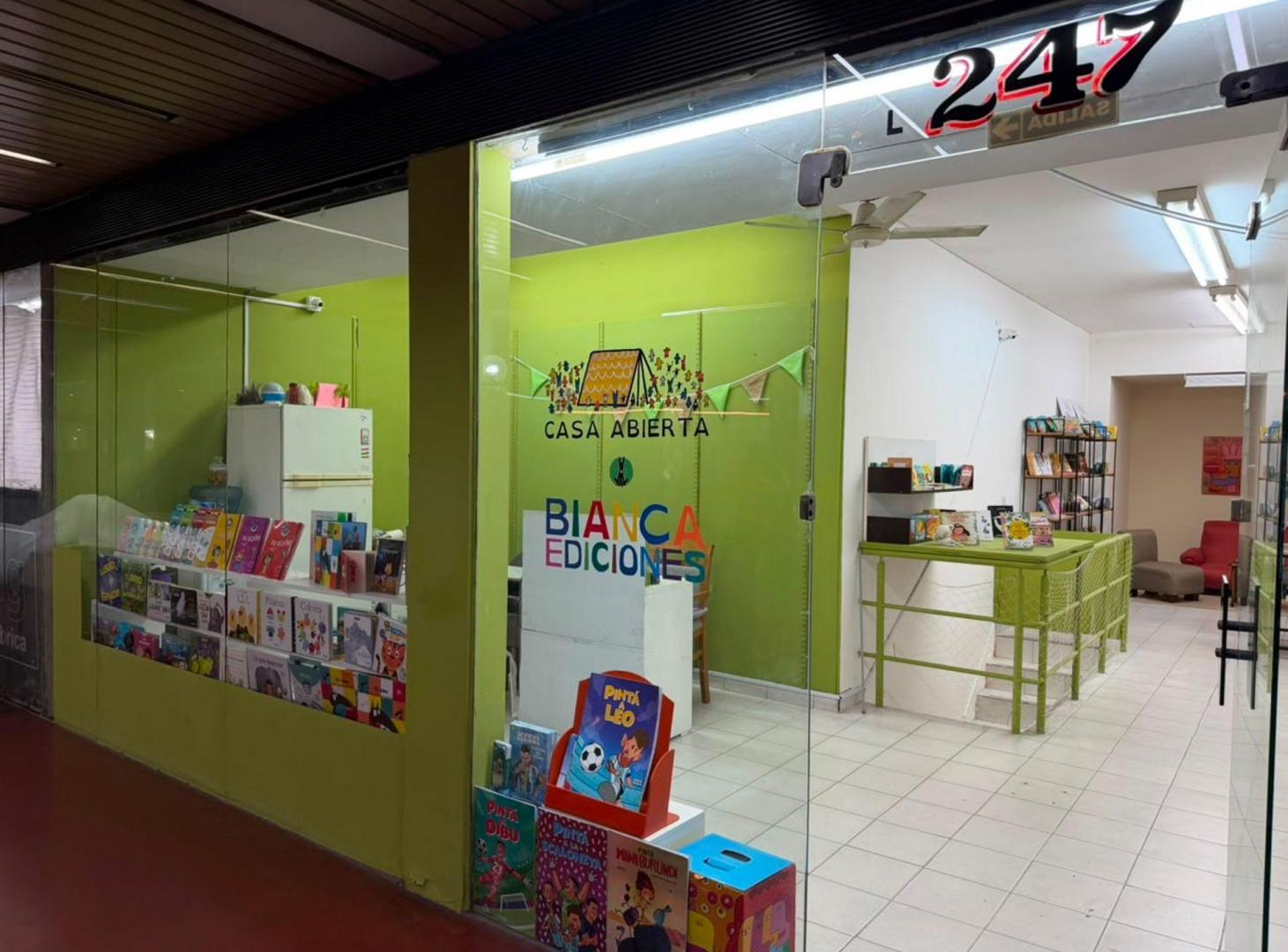 Foto de VENTA LOCAL RETIRO EN GALERIA CON SUBSUELO, imagen 2
