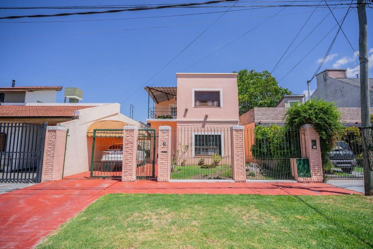 Foto de VENTA CASA 5 AMB, JARDÍN, QUINCHO, APTO CRÉDITO, imagen 1