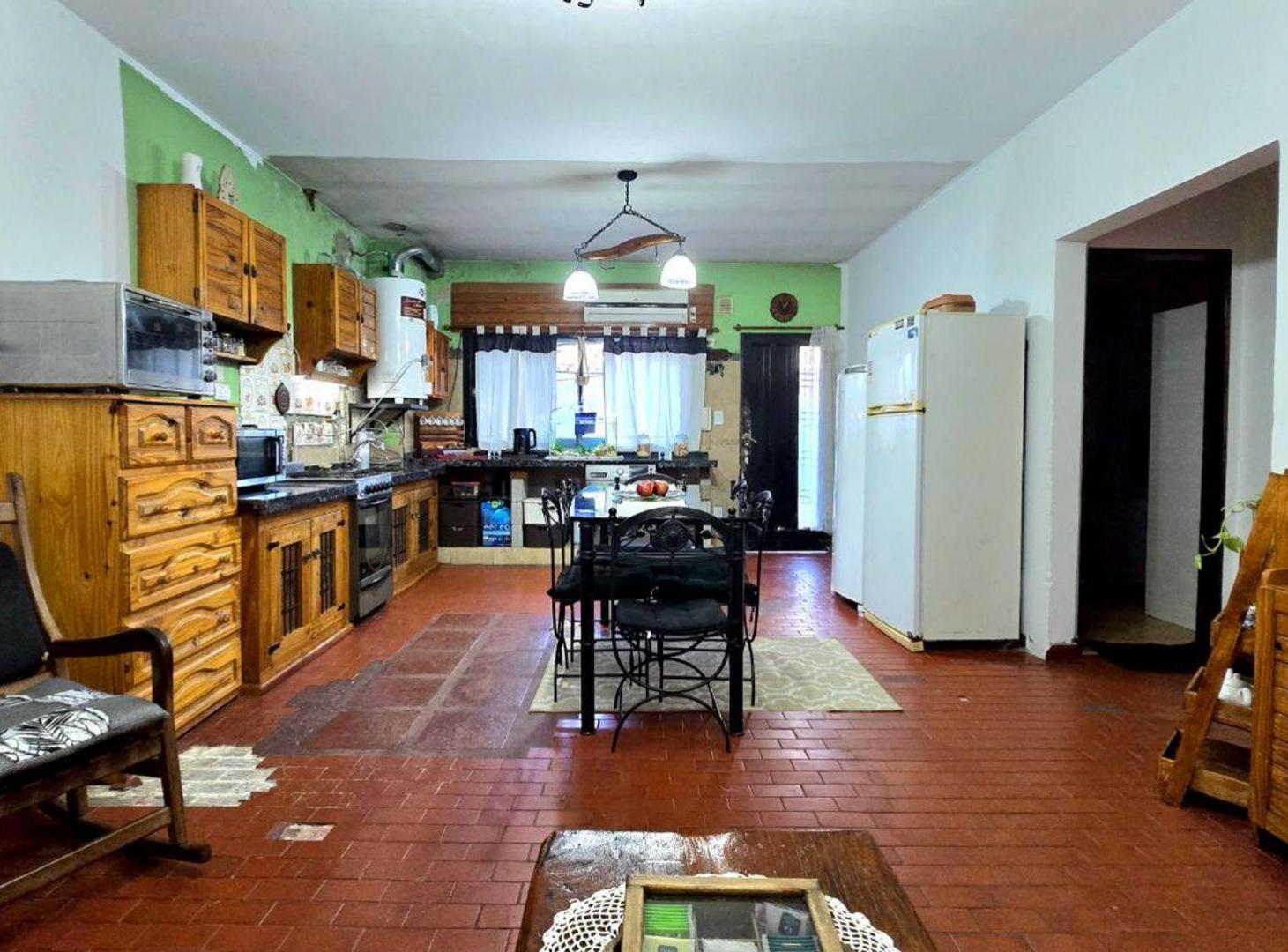 Foto de Venta Ph 5 ambientes Caseros PB 3 amb PA 2 amb pat, imagen 1