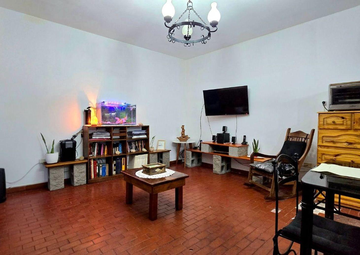 Foto de Venta Ph 5 ambientes Caseros PB 3 amb PA 2 amb pat, imagen 2