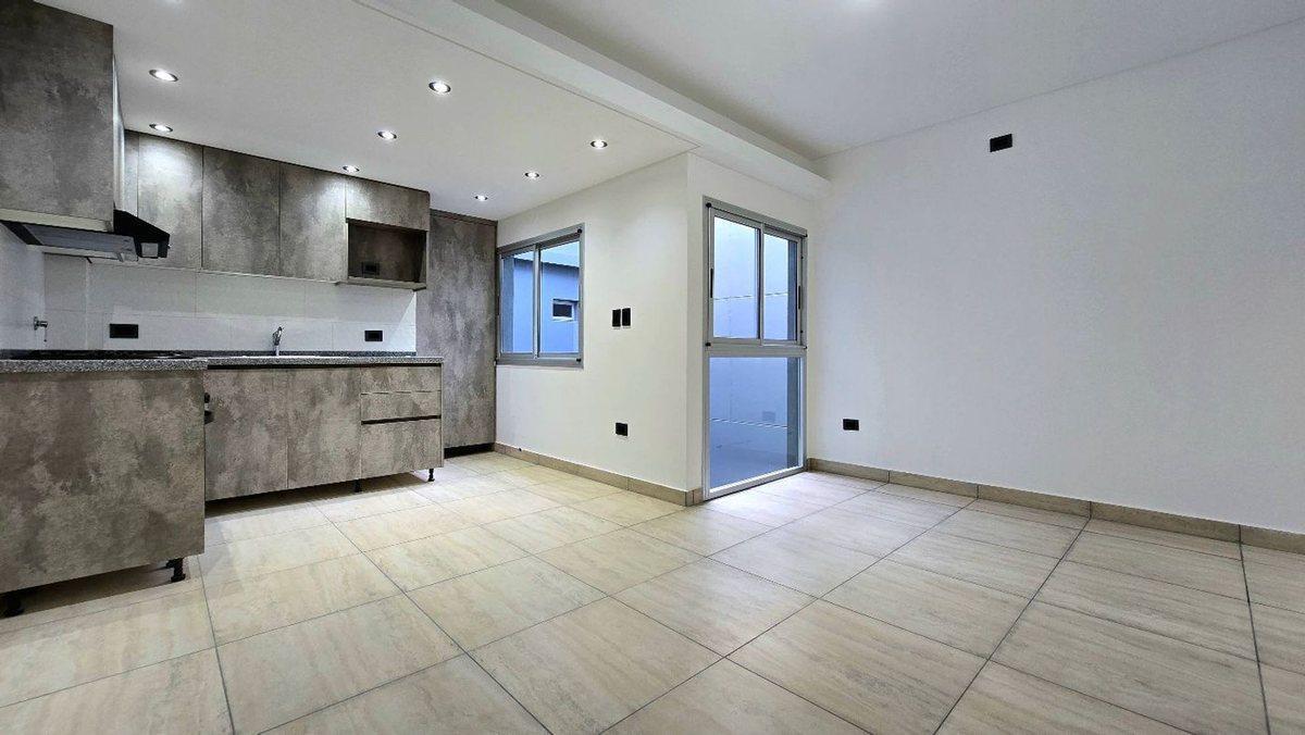 Foto de VENTA PH Tres ambientes a estrenar en Versalles, imagen 2