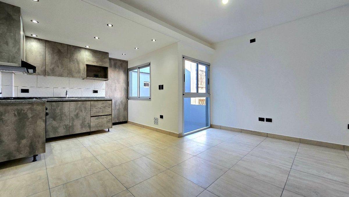 Foto de VENTA PH Tres ambientes a estrenar en Versalles, imagen 2
