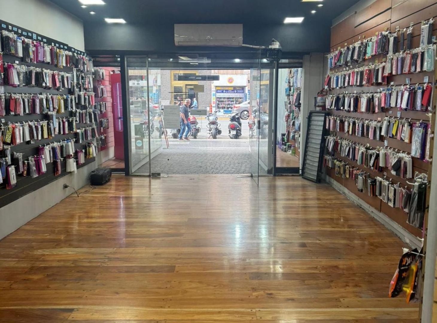 Foto de VENTA LOCAL COMERCIAL EN SAN NICOLÁS CON SÓTANO, imagen 4