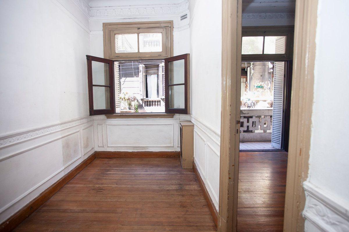 Foto de VENTA DEPARTAMENTO 7 AMB. CON BALCÓN MONSERRAT, imagen 5