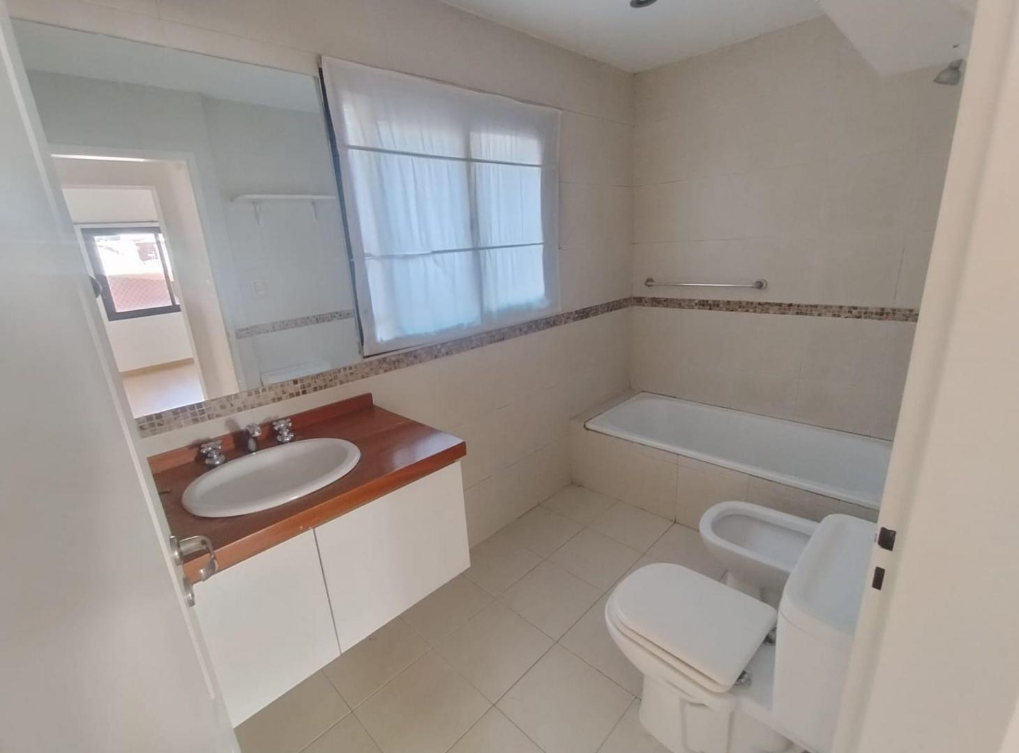 Foto de VENTA DEPTO 2 AMBIENTES CON GUARDACOCHE V. URQUIZA, imagen 4