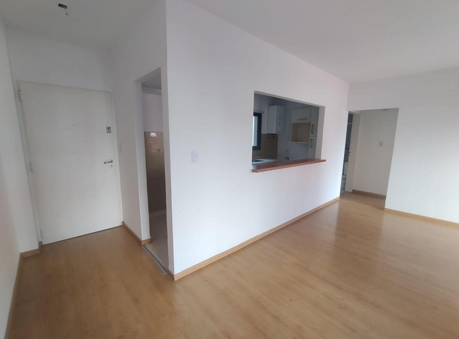 Foto de VENTA DEPTO 2 AMBIENTES CON GUARDACOCHE V. URQUIZA, imagen 2