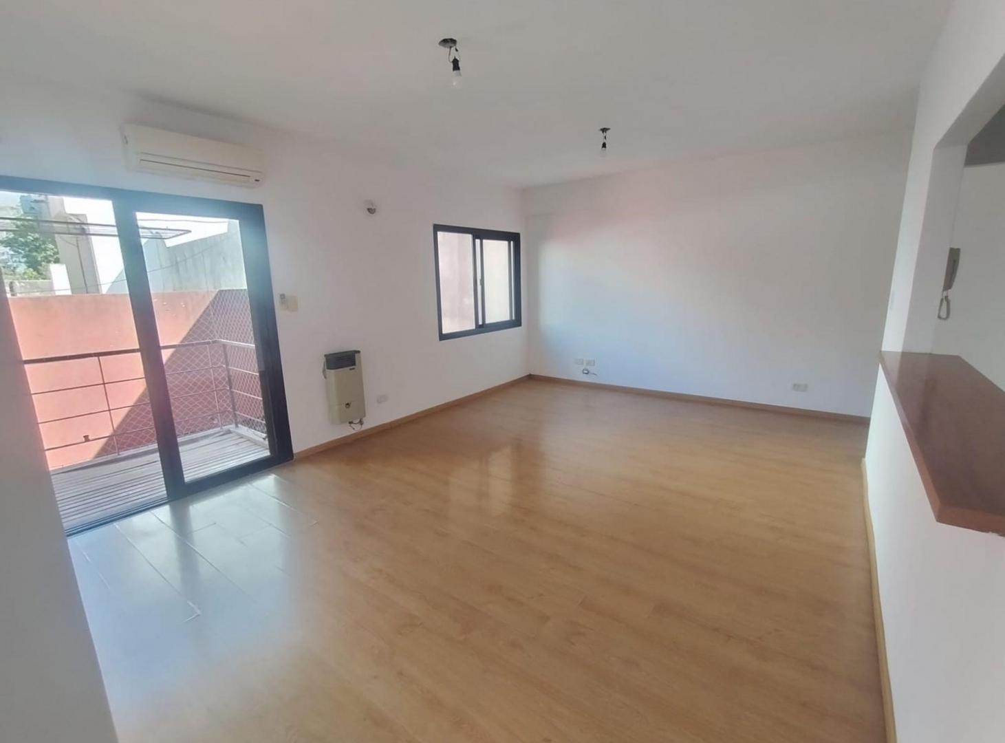 Foto de VENTA DEPTO 2 AMBIENTES CON GUARDACOCHE V. URQUIZA, imagen 1