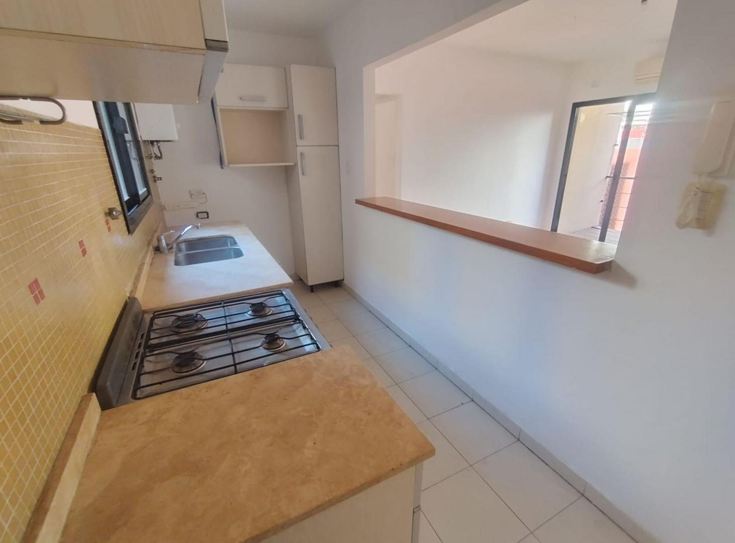 Foto de VENTA DEPTO 2 AMBIENTES CON GUARDACOCHE V. URQUIZA, imagen 3