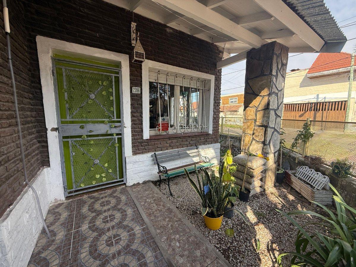 Foto de CASA 3 AMBIENTES VENTA JARDIN Y PATIO V BALLESTER, imagen 1