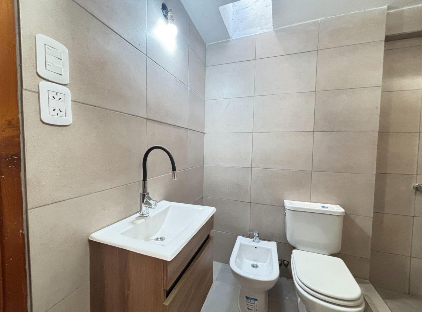 Foto de VENTA PH 2 AMB. CON 2 PATIOS R. DE ESCALDA LANÚS, imagen 2