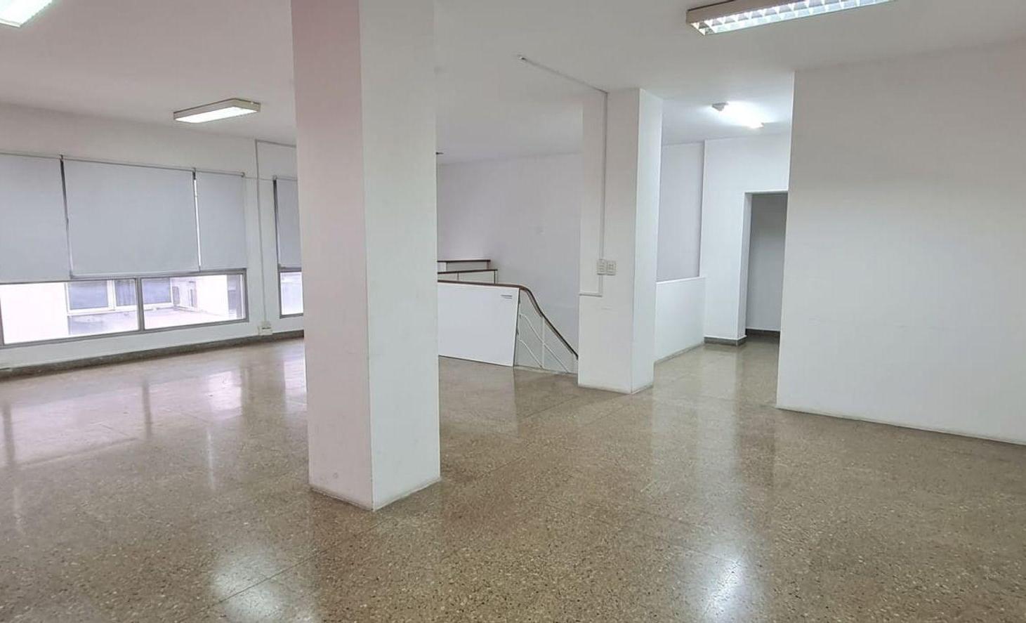 Foto de Alquiler - Local Oficinas - 153 m2 - Flores, imagen 2