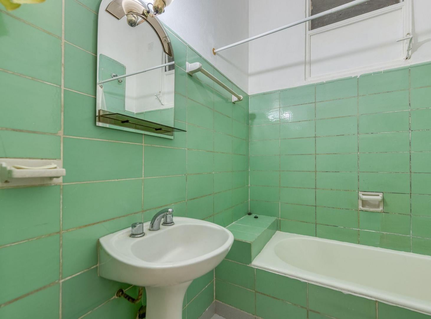 Foto de VENTA DEPARTAMENTO 2 AMB + ESCRI BARRACAS PATIO, imagen 4