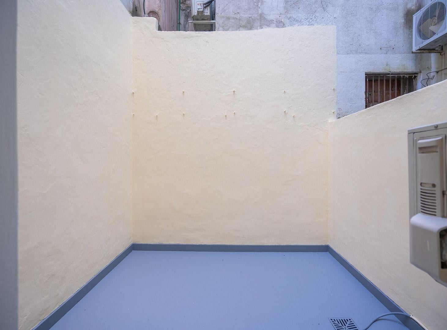 Foto de VENTA DEPARTAMENTO 2 AMB + ESCRI BARRACAS PATIO, imagen 1