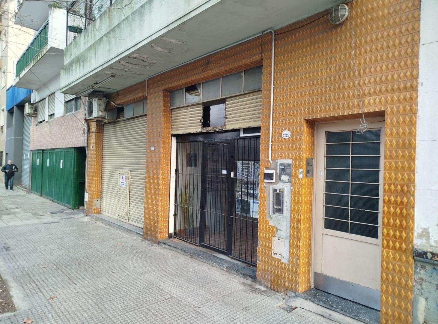 Foto de VENTA LOCAL o DEPÓSITO SIN EXPENSAS-Floresta, imagen 2